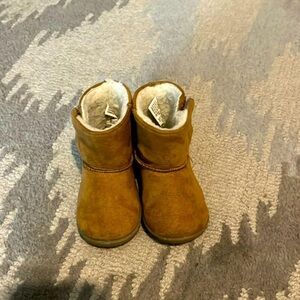 Wonder Nation faux fur tan toddler boots size 4